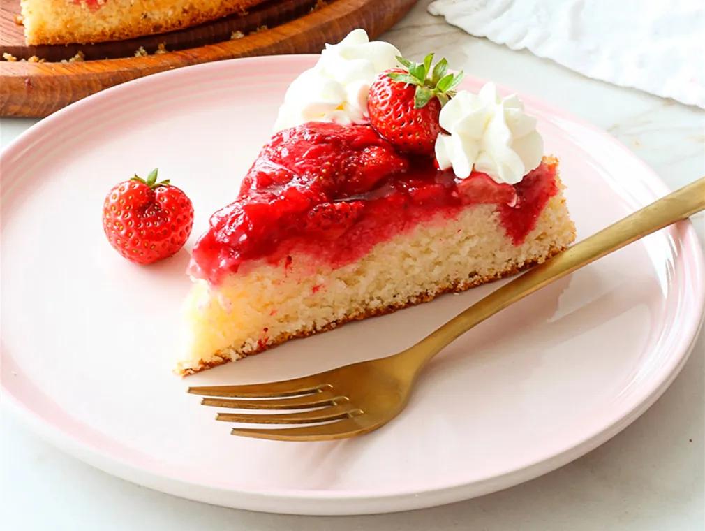 One-pot Strawberry Compote Spongecake