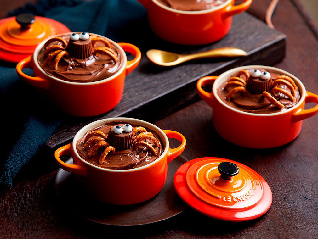 Chocolate & Peanut Spider Sponges