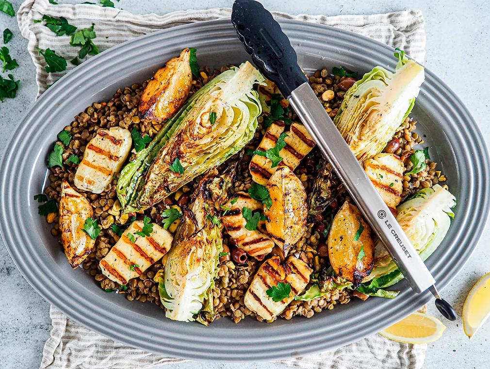Salad with green lentils, grilled pointed cabbage, and grilled halloumi